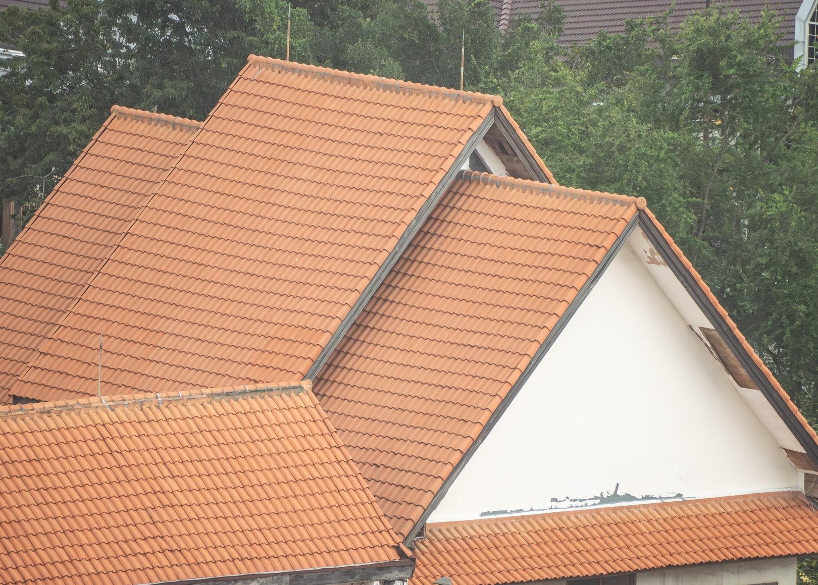 Rotes Steildach von oben
